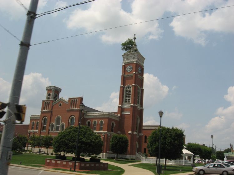 again, ya'll, i'm obsessed with the courthouse in greensboro, indiana.